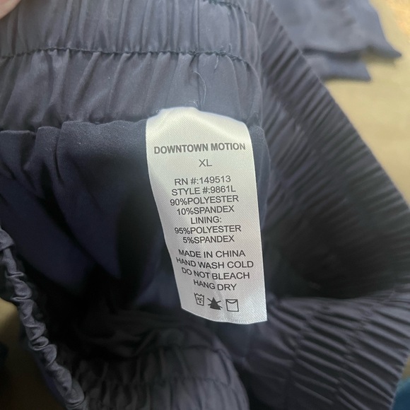 Women’s joggers, size XL, NWT - Picture 4 of 4